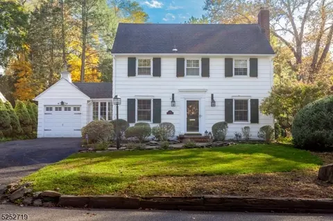 26 Oak Hills Rd, Edison, NJ 08820