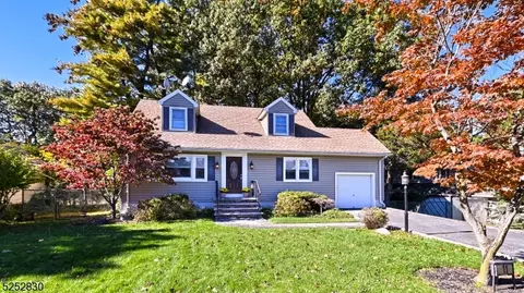 11 Brookhill Pl, Little Falls, NJ 07424