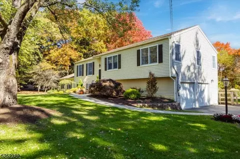 22 Drake Rd, Mendham Boro, NJ 07945 photo 2