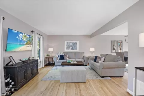 22 Drake Rd, Mendham Boro, NJ 07945 photo 4