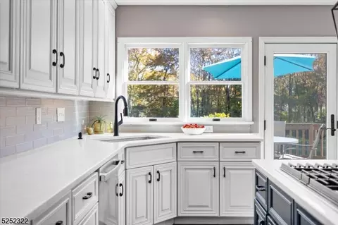 22 Drake Rd, Mendham Boro, NJ 07945 photo 9