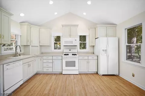22 Drake Rd, Mendham Boro, NJ 07945 photo 19