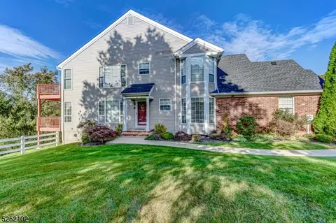 194 Teasel Ct, Whitehouse Station, NJ 08889