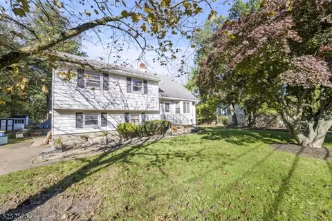 6 Hadler Dr, Franklin Twp, NJ 08873