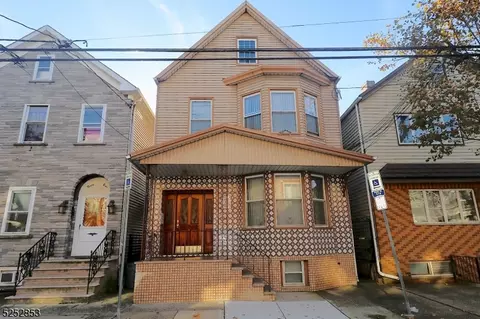 37 Napoleon St, Newark, NJ 07105