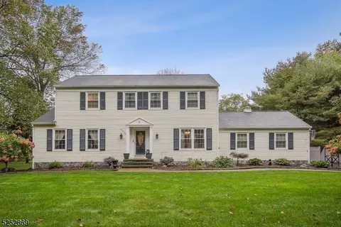 6 Muirfield Ln, Lebanon, NJ 08833