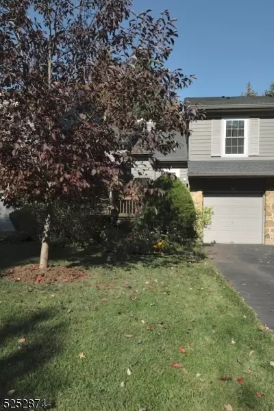 34 Chicopee Dr # E, Princeton, NJ 08540