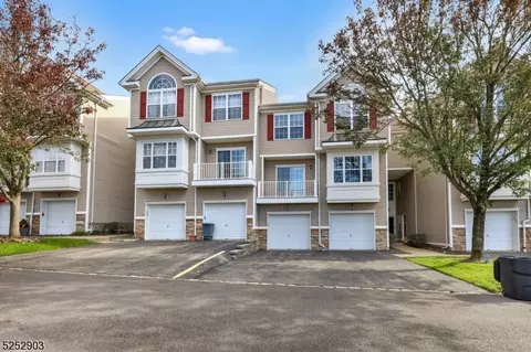 167 Vista Ter, Pompton Lakes, NJ 07442