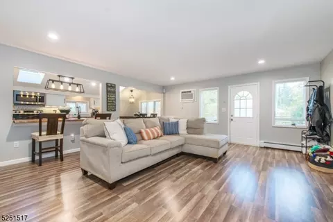 91 Pocahontas Path, Lincoln Park, NJ 07035