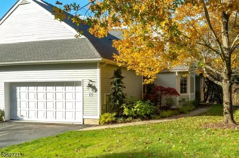 17 Lakeview Ter, Montville, NJ 07045