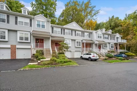 88 Brookside Ln, Mount Arlington, NJ 07856