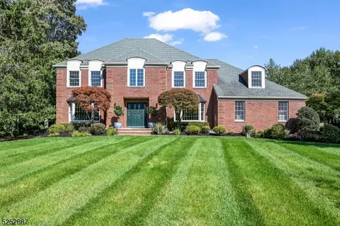 192 Carlough Pl, Mahwah, NJ 07430