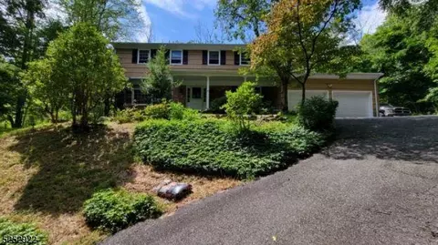 38 Rockledge Rd, Montville, NJ 07045