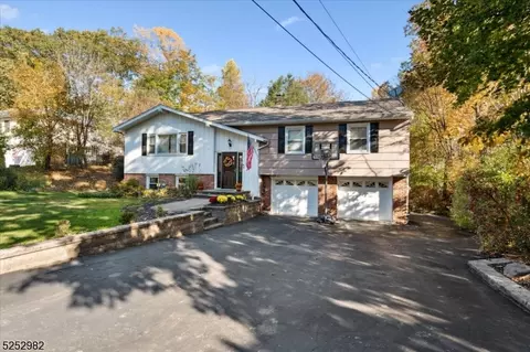 63 Laurie Rd, Roxbury Twp, NJ 07850
