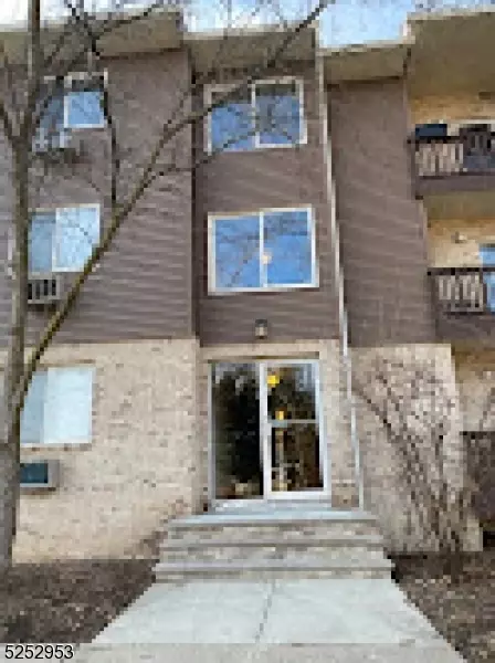 312 Federal Hill Rd, Pompton Lakes, NJ 07442