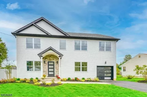 8 Burnham Rd, East Brunswick, NJ 08816