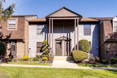 323 Gill Ln #5G, Iselin, NJ 08830