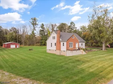 16 Pleasant View Rd, Lebanon, NJ 08833