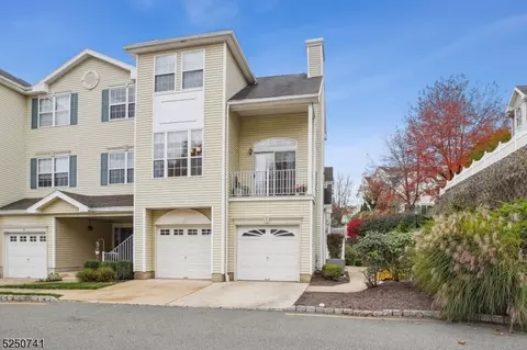 2 Hancock Dr, Morristown, NJ 07960