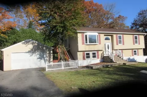 32 Linmor Ave, Newton, NJ 07860