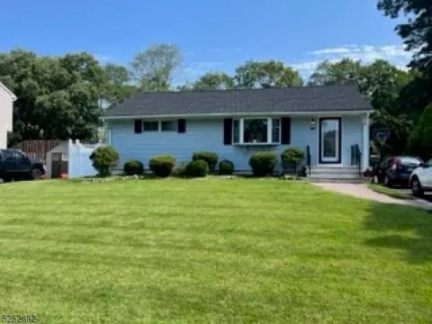 29 Paul Dr, Roxbury Twp, NJ 07876