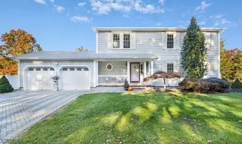9 Pine Ridge Dr, Somerville, NJ 08876