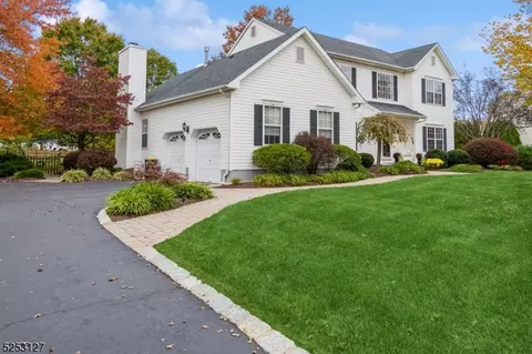 42 Ruppert Dr, Franklin Twp, NJ 08873