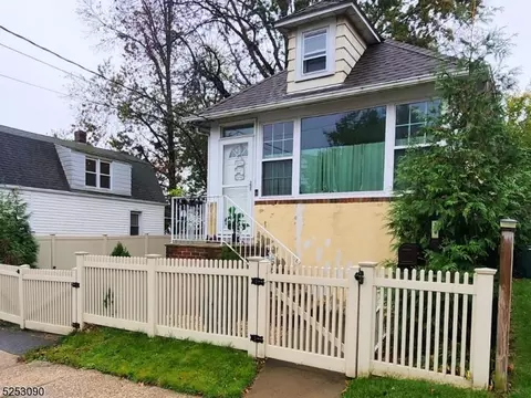 39 Douglas St, Woodbridge Twp, NJ 08863