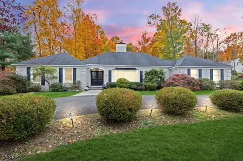 23 Sherwood Ln, Long Hill, NJ 07980