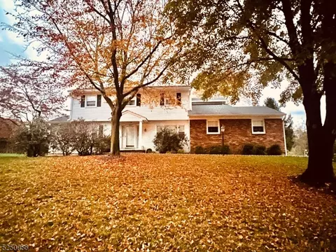 13 Dorothy Ln, Milltown, NJ 08850