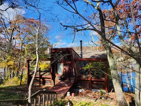 62 E Shore Trl, Sandyston, NJ 07826