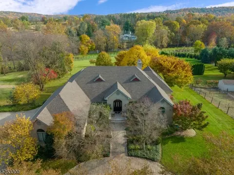 18 Lime Kiln Rd, Bloomsbury, NJ 08804