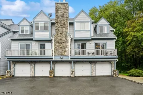 86 Garden Ct, Succasunna, NJ 07876