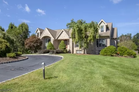 3 Kendall Ct, Mendham Twp, NJ 07945