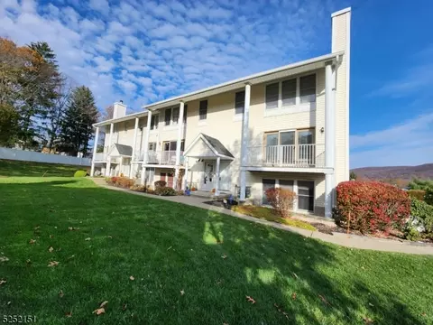 9 Amherst Ct #9, Hamburg, NJ 07419