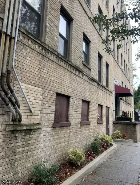 787 Summit Ave, Jersey City, NJ 07307