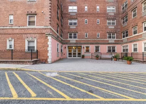 70 S Munn Ave, East Orange, NJ 07018