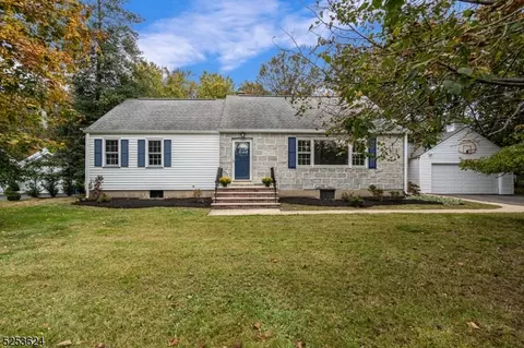 274 Greenbrook Rd, Green Brook, NJ 08812