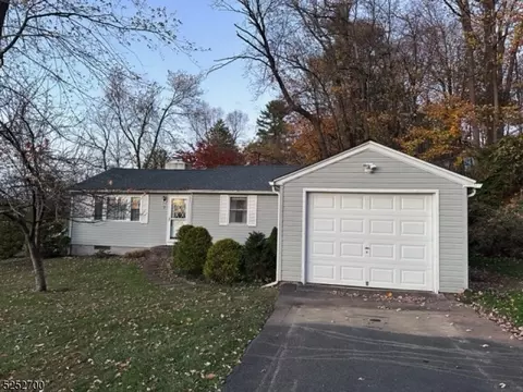 7 Columbus Rd, Sparta, NJ 07871