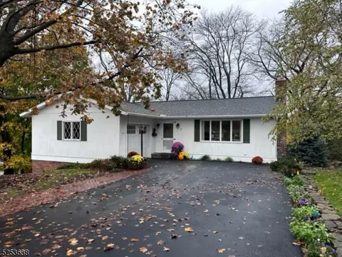 7 N Shore Ter, Sparta, NJ 07871