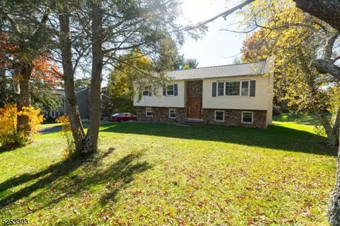 24 Hillside Rd, Hackettstown, NJ 07840