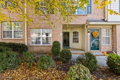 25 Gate House Ct, Morristown, NJ 07960