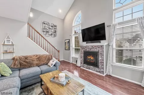 41 Hancock Dr, Morristown, NJ 07960