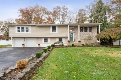 41 Cutter Dr, East Hanover, NJ 07936