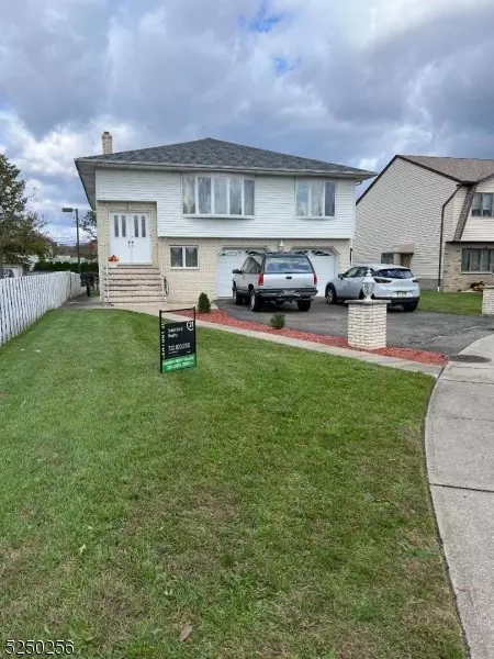 1 Susan Ct, Elmwood Park, NJ 07407