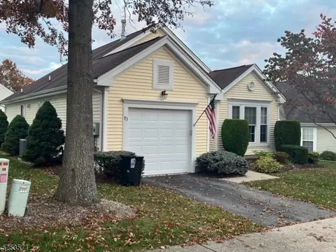 93 Kensington Cir, Belvidere, NJ 07823