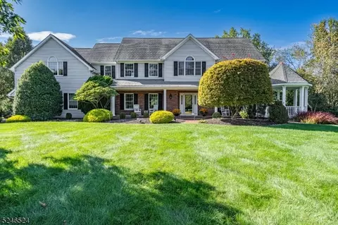9 Berkshire Ct, Lebanon, NJ 08833