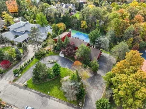 28 Vanderbilt Dr, Livingston, NJ 07039