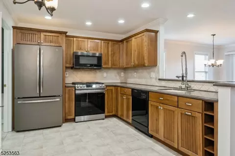 13 Beardslee Cir #13, Hamburg, NJ 07419