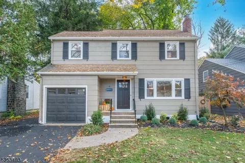 10 Plymouth Pl, Roseland, NJ 07068